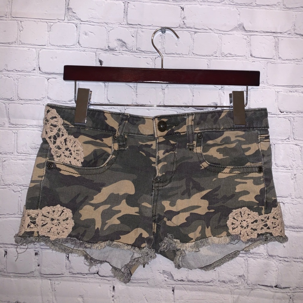 Mudd Juniors Green & Cream Camo shorts size 9 - Picture 1 of 9